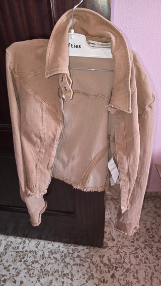 Chaqueta vaquera Bershka beige