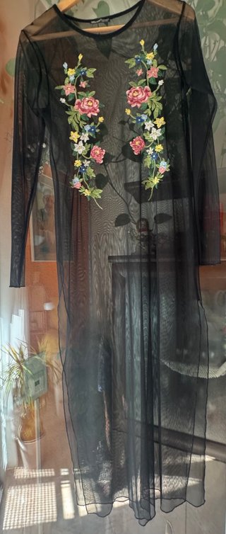 Túnica Zara M bordada floral negra