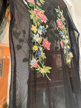 Túnica Zara M bordada floral negra