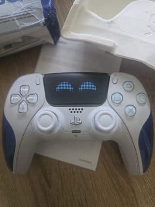 Mando PS5 Edición Limitada Astro Bot