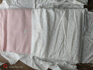 Chichonera cuna rosa casi nueva + edredón sin estr
