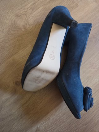 Peep toes azul ante con flor Talla 38