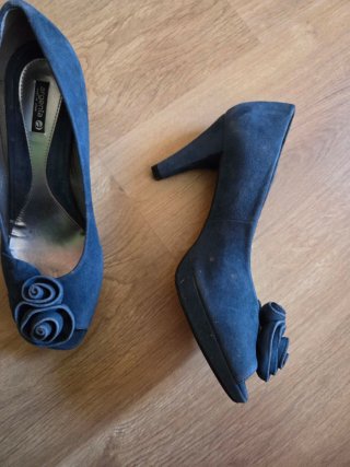 Peep toes azul ante con flor Talla 38