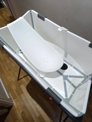 Bañera Stokke con patas, tubo y adaptador