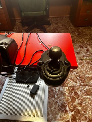 Volante Logitech G29 con Pedales y Palanca