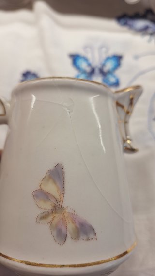 Jarrita Limoges porcelana dorada con reparación