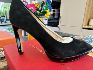 Zapatos de tacón Sacha London negros ante - Nuevos