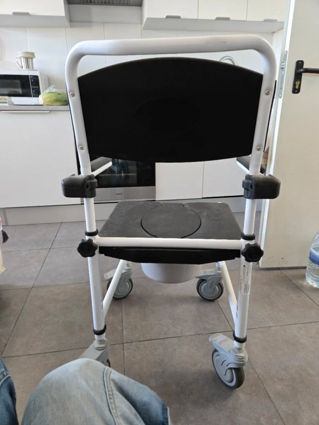 SILLA DE WATER RUEDAS ADAPTADA