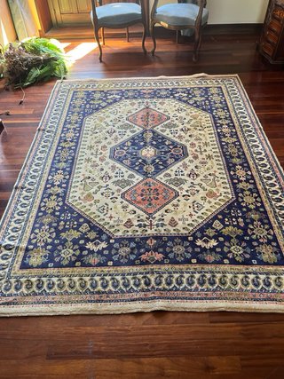 Alfombra de lana beige y azul