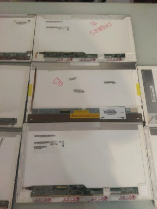 Lotto di 8 schermi LCD 15,6 pollici 40 pin OCCASIONE