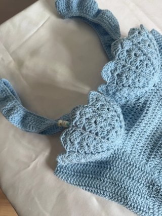 Top de ganchillo azul