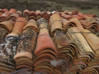 Tejas antiguas de barro 0.3 céntimos la unidad