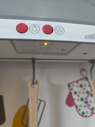 Cocinita de madera con accesorios