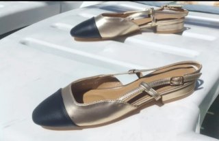 Zapatos slingback dorados y negros