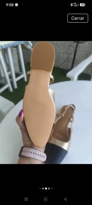 Zapatos slingback dorados y negros
