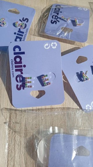 Pendientes Letras Claire's Multicolor lote