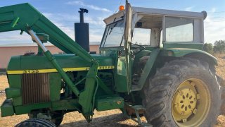 Tractor John Deere con pala