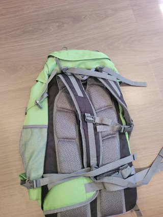 Mochila Izas Trekking Verde 30litros.