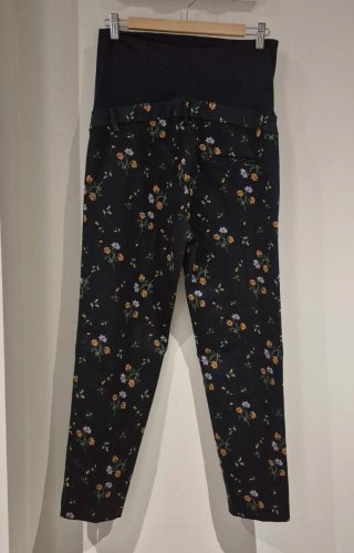Pantalón premamá H&M estampado floral.