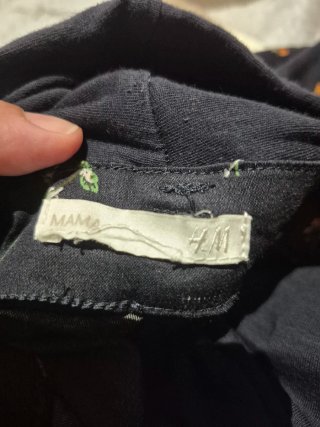 Pantalón premamá H&M estampado floral.