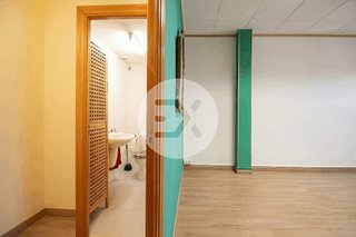Local comercial en venta en Can Roca-Muntanyeta en Castelldefels