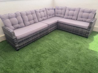 Conjunto terraza: sofá rinconero y mesa
