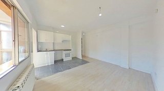 Piso en venta en Ambroz en Madrid