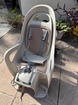 Silla infantil ajustable a bicicleta