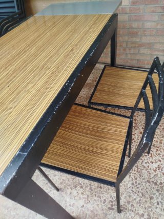 Mesa y 4 sillas