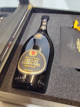 Bottiglia vuota Giulio Ferrari Riserva del Fondat.