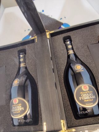 Bottiglia vuota Giulio Ferrari Riserva del Fondat.
