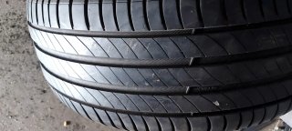 235/45 R20 100V
