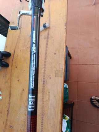 Caña de carbono 3m + sacadera pesca