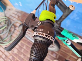 Bicicleta BMX Negra y Verde.