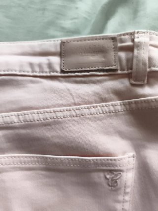 Pantalón Cortefiel rosa bordado