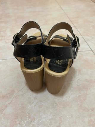Zapatos de tacón negros con plataforma