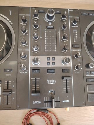Hercules DJControl Inpulse 500. + funda protectora