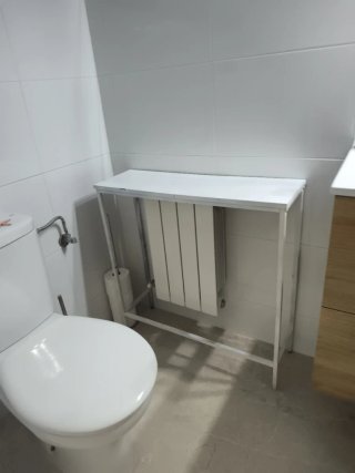 Mesa auxiliar metálica blanca