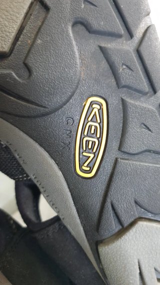 Sandalias Keen CNX WP Talla 44.5 Negras