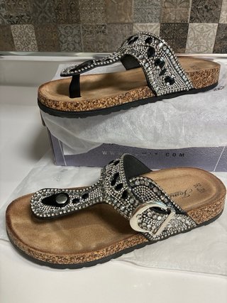 Sandalias pedrería negras y plateadas