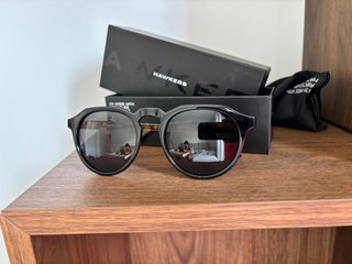 Gafas de sol Hawkers polarizadas negras.