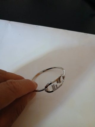 Bellissimo bracciale rigido argento