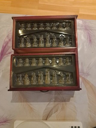 Tablero de ajedrez de madera y cristal