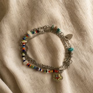 Pulsera multicapa Y2K con abalorios y charms
