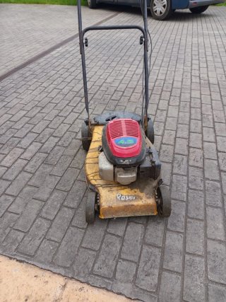 Desbrozadora de ruedas y cortacesped