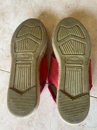 Sandalias Gaimo Cuña Rojo Talla 37. Color fresa