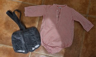 Ropa de bebé azul de punto
