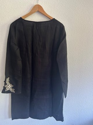Blusón de playa negro bordado Talla M