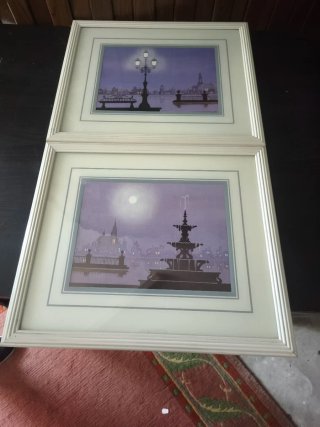 Quadro decorativo com moldura dourada