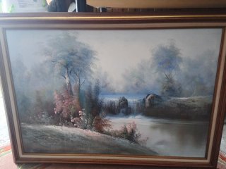Quadro decorativo com moldura dourada
